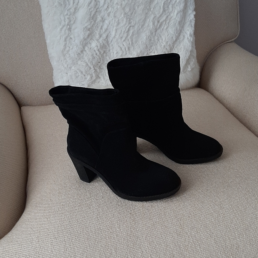 Black suede Vince Camuto boots